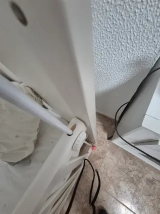 Cuna de bebé con diseño de jirafa