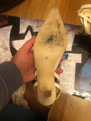 Zapatos de tacón beige/dorado talla 37