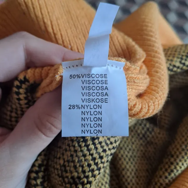 Maglioni-  donna - color senape/fucsia