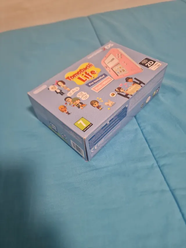 Caja Nintendo 2DS Tomodachi Life