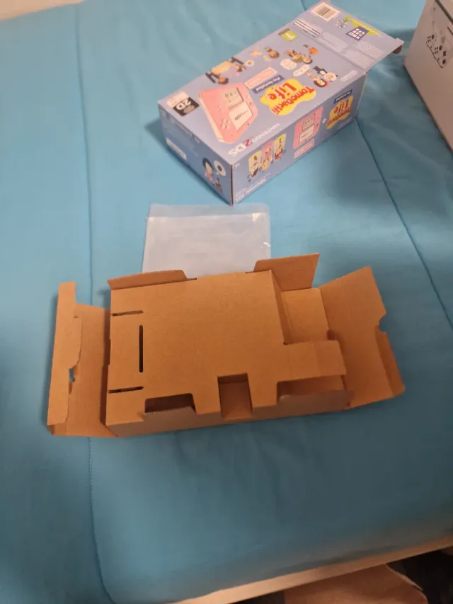 Caja Nintendo 2DS Tomodachi Life