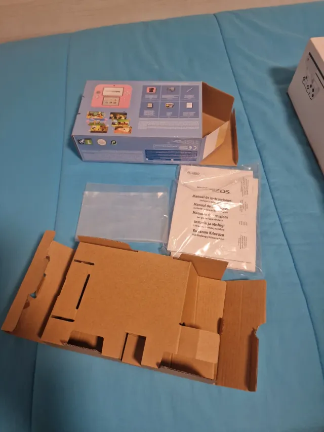 Caja Nintendo 2DS Tomodachi Life