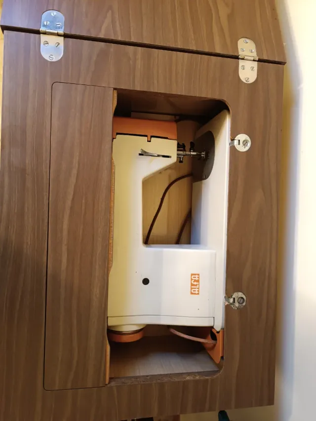 Màquina de cosir Alfa/Máquina de coser Alfa