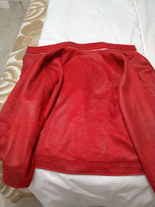 Cazadora cuero roja forro estampado