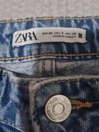Pantalón vaquero Zara perlas