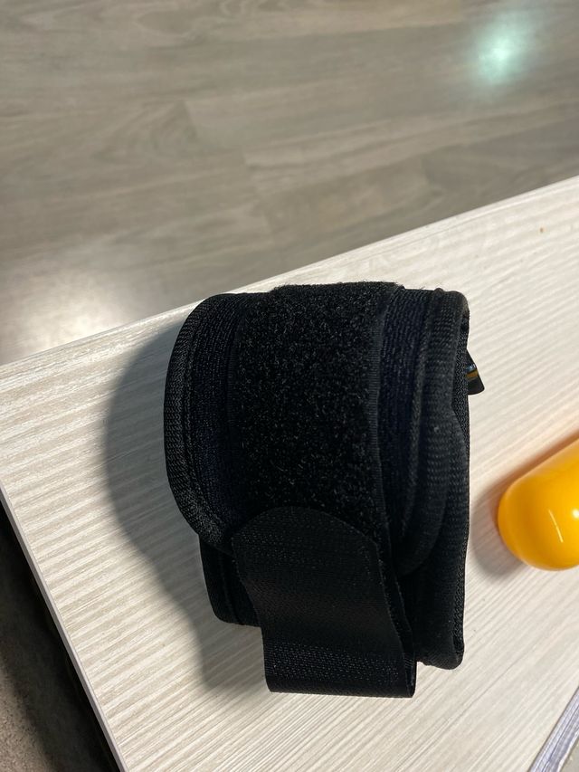 Flotador y soporte muñeca GoPro