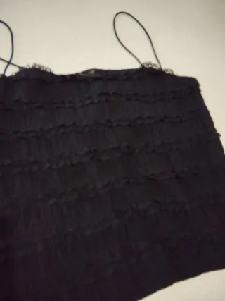 Top Bershka negro tirantes encaje