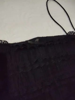 Top Bershka negro tirantes encaje