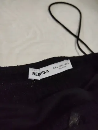 Top Bershka negro tirantes encaje
