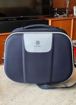 NECESER DE VIAJE.Grande y nuevo