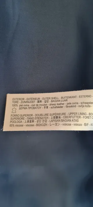 Cazadora de piel negra