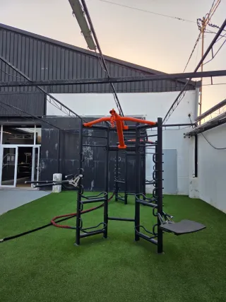 Jaula Entrenamiento Funcional Negra y Naranja