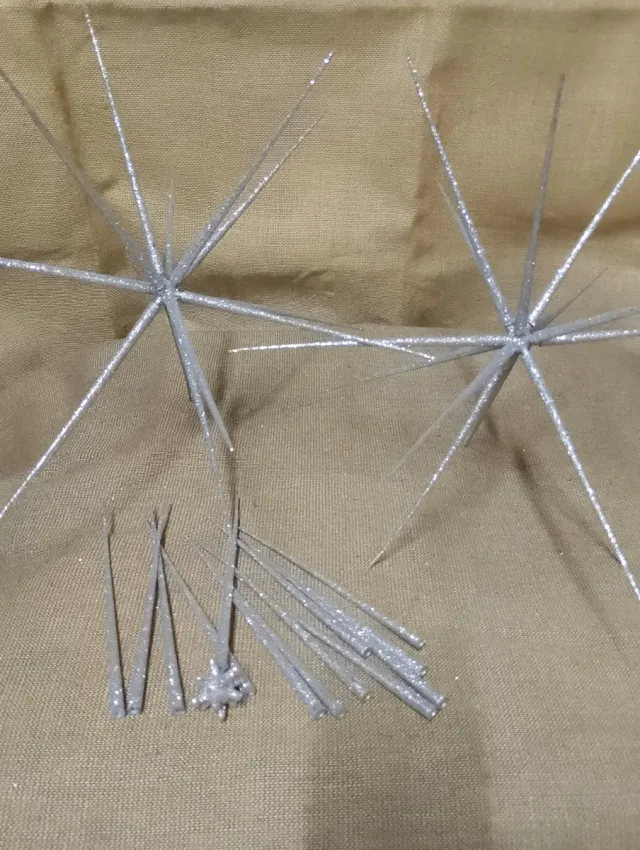 Estrelas decorativas prateadas (3 unidades)