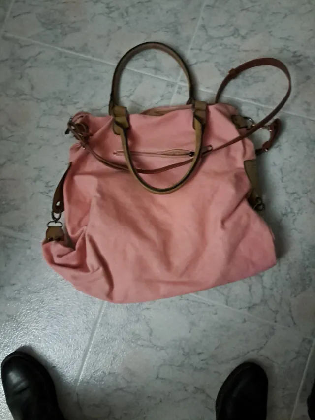 Bolso rosa con parches