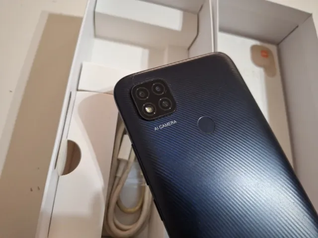 iPhone e Xiaomi 9C