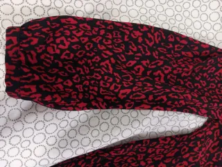 Vestido estampado leopardo rojo y negro