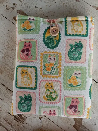 Funda literaria gatos