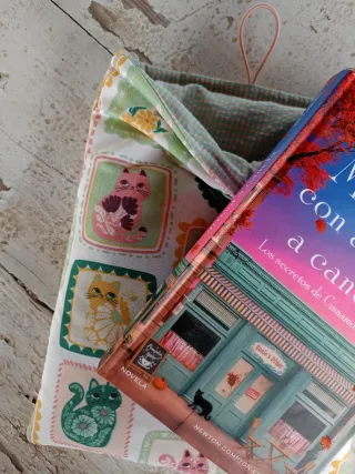 Funda literaria gatos