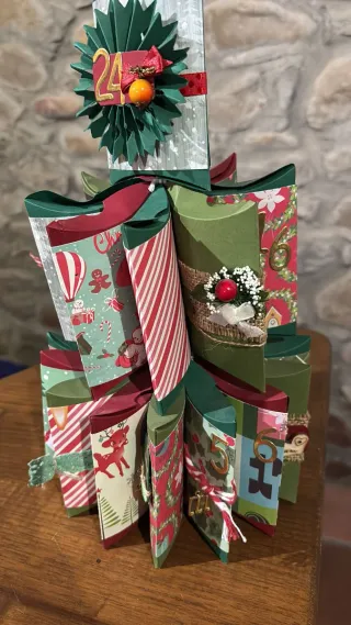 Calendario Adviento Papel Decorado