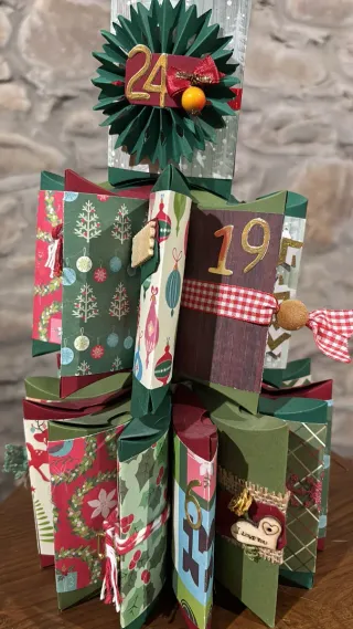 Calendario Adviento Papel Decorado