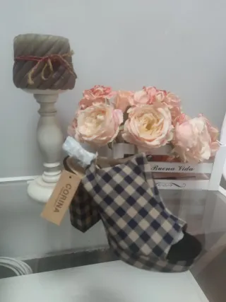 Sandalias de tacón a cuadros azul y beige