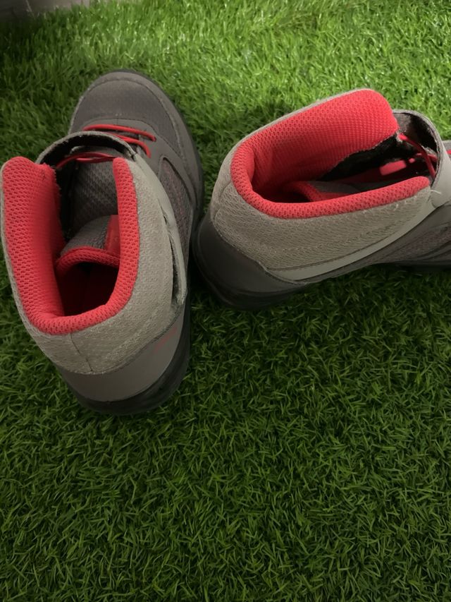 Botas Quechua grises y rojas talla 33