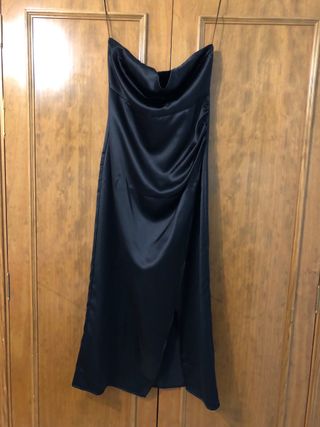 Vestido negro Zara con cadenas