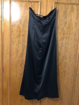 Vestido negro Zara con cadenas