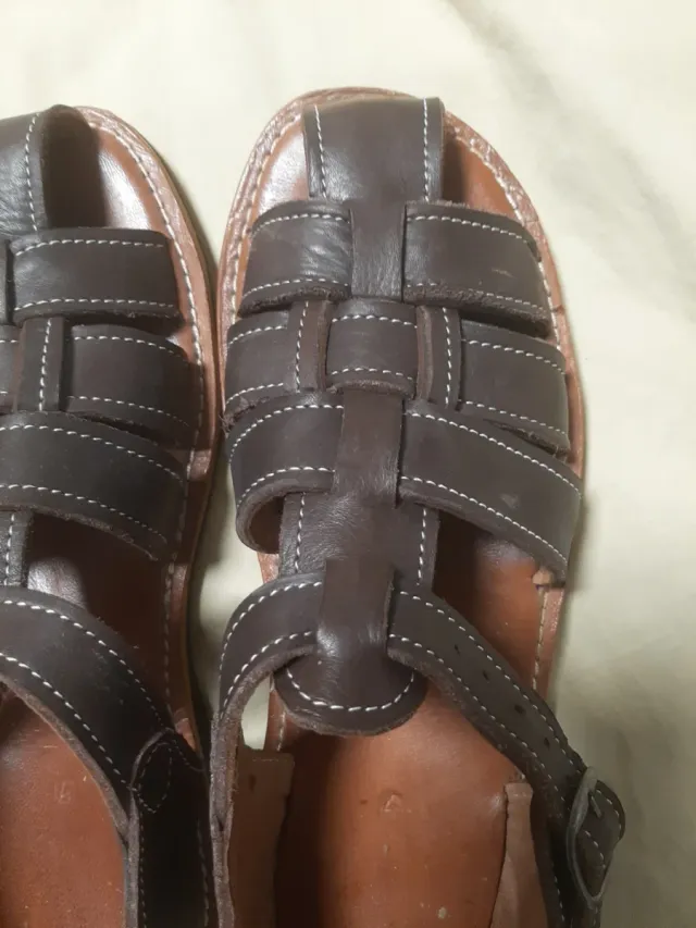 Sandalias de piel marrones