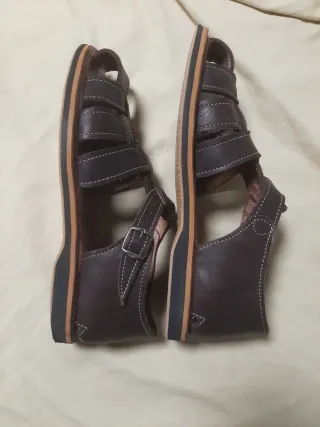 Sandalias de piel marrones