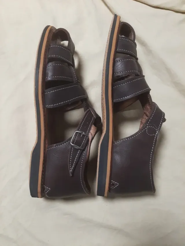 Sandalias de piel marrones