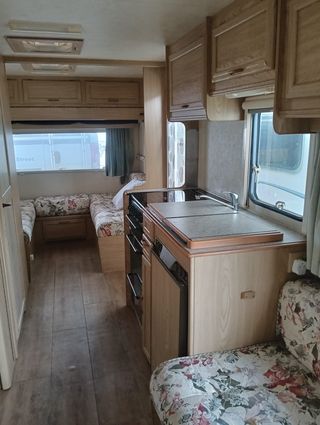 Caravana en buen estado.