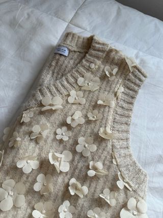 Chaleco Zara flores beige talla M