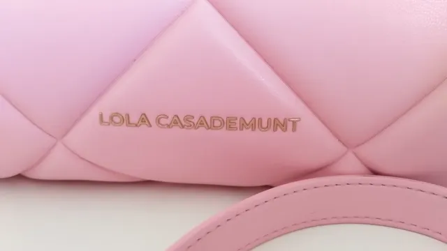 Bolso Lola Casademunt rosa acolchado