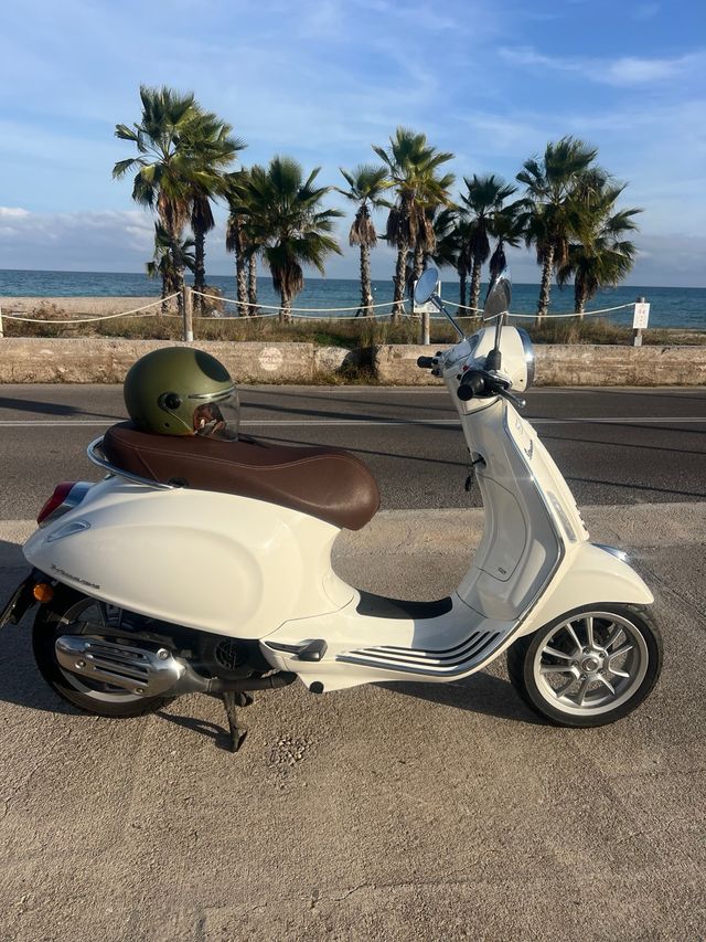 Vespa Primavera Blanca