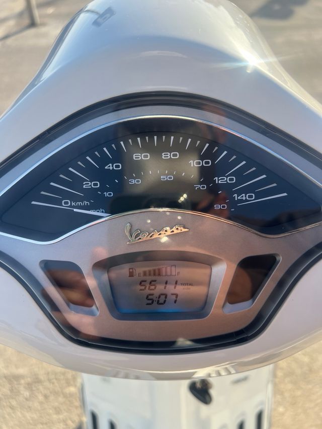 Vespa Primavera Blanca