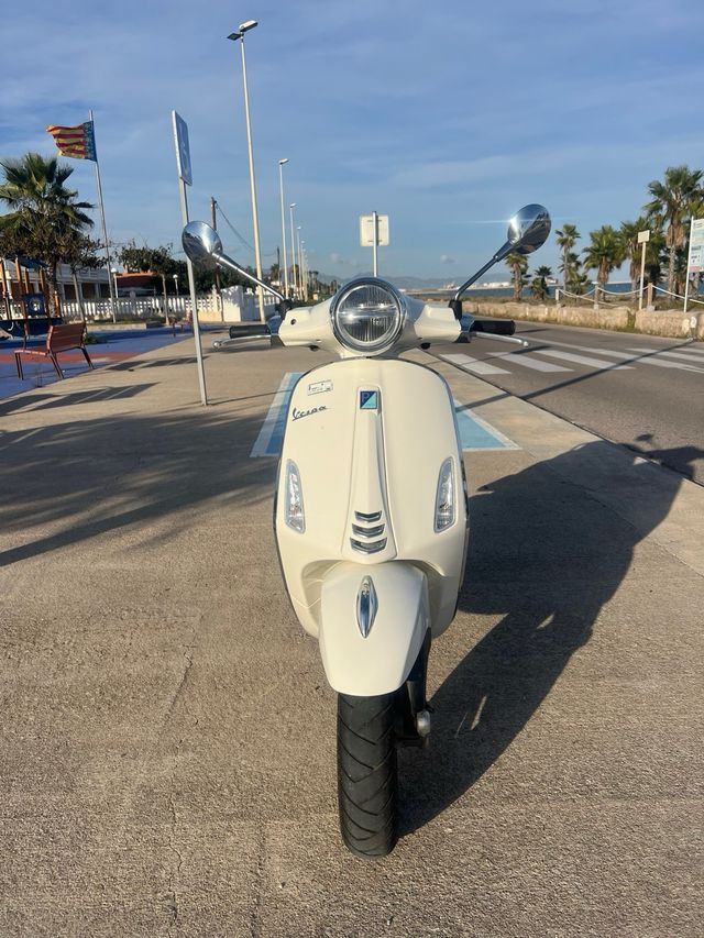 Vespa Primavera Blanca