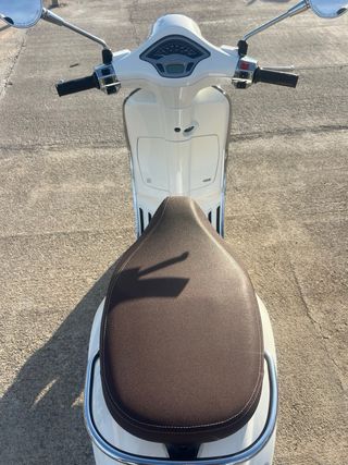 Vespa Primavera Blanca