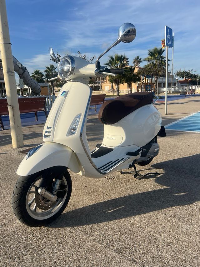 Vespa Primavera Blanca
