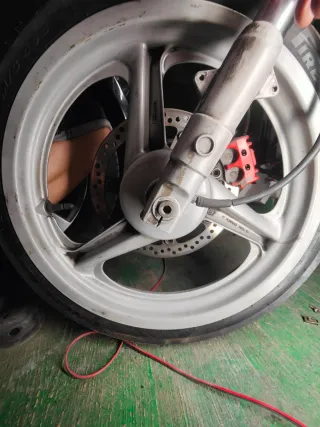 Neumáticos Nuevos + Llantas Rieju rs2 60€ las 2