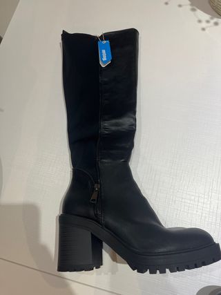 Botas altas negras Mustang SIN ESTRENAR