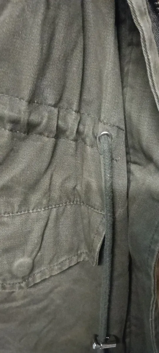 Parka verde forrada con pelo y gorro