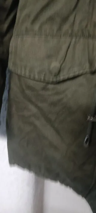 Parka verde forrada con pelo y gorro