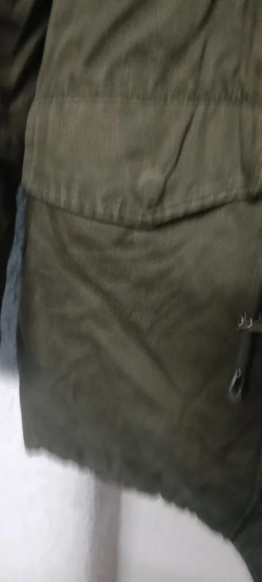 Parka verde forrada con pelo y gorro