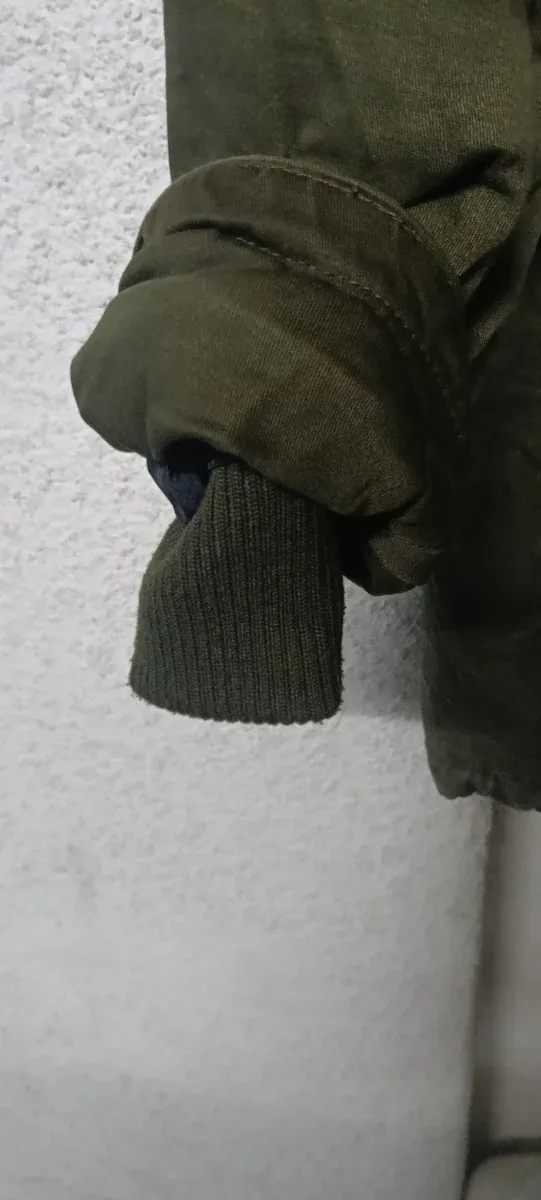 Parka verde forrada con pelo y gorro