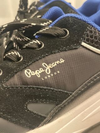 Zapatillas Pepe Jeans negras con detalles azules