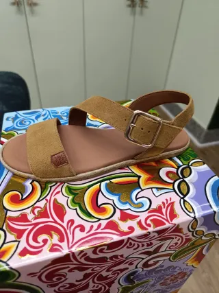 Sandalia plana avellana