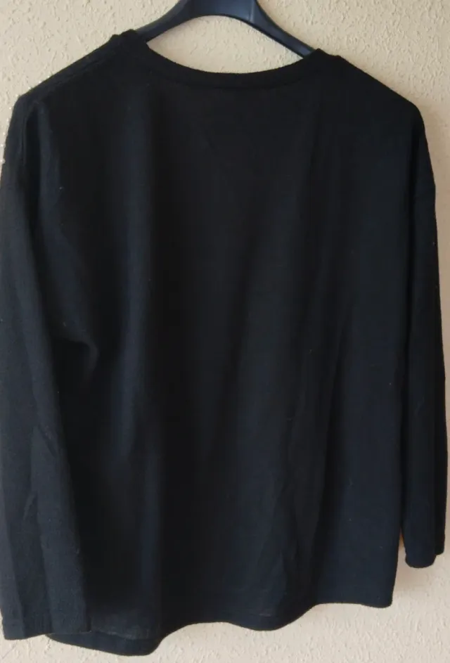 Jersey negro con perlas
