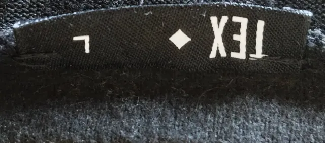 Jersey negro con perlas