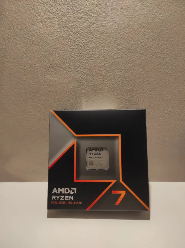 AMD Ryzen 7 9700X Processore